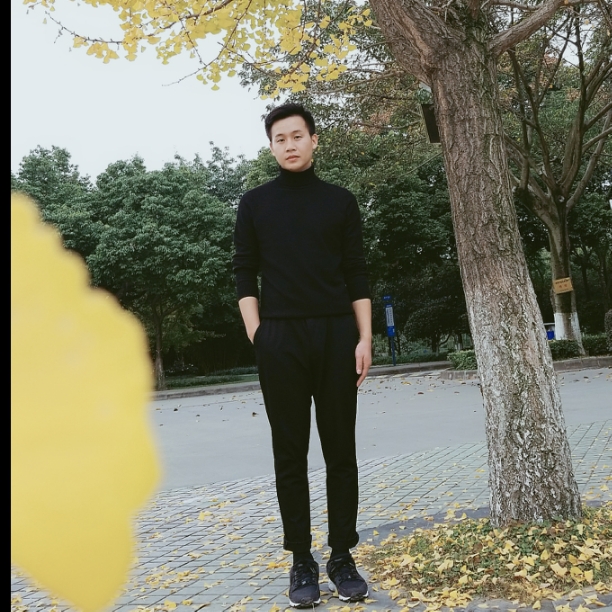 惊艳了岁月的男子的照片