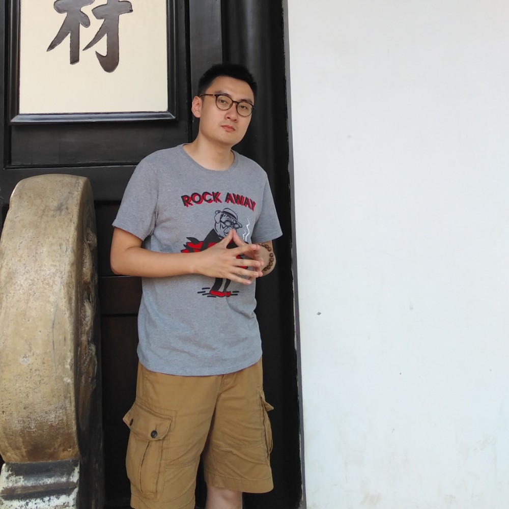 小熊帅哥的照片