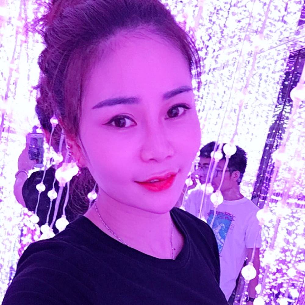 热狗笑微笑的照片