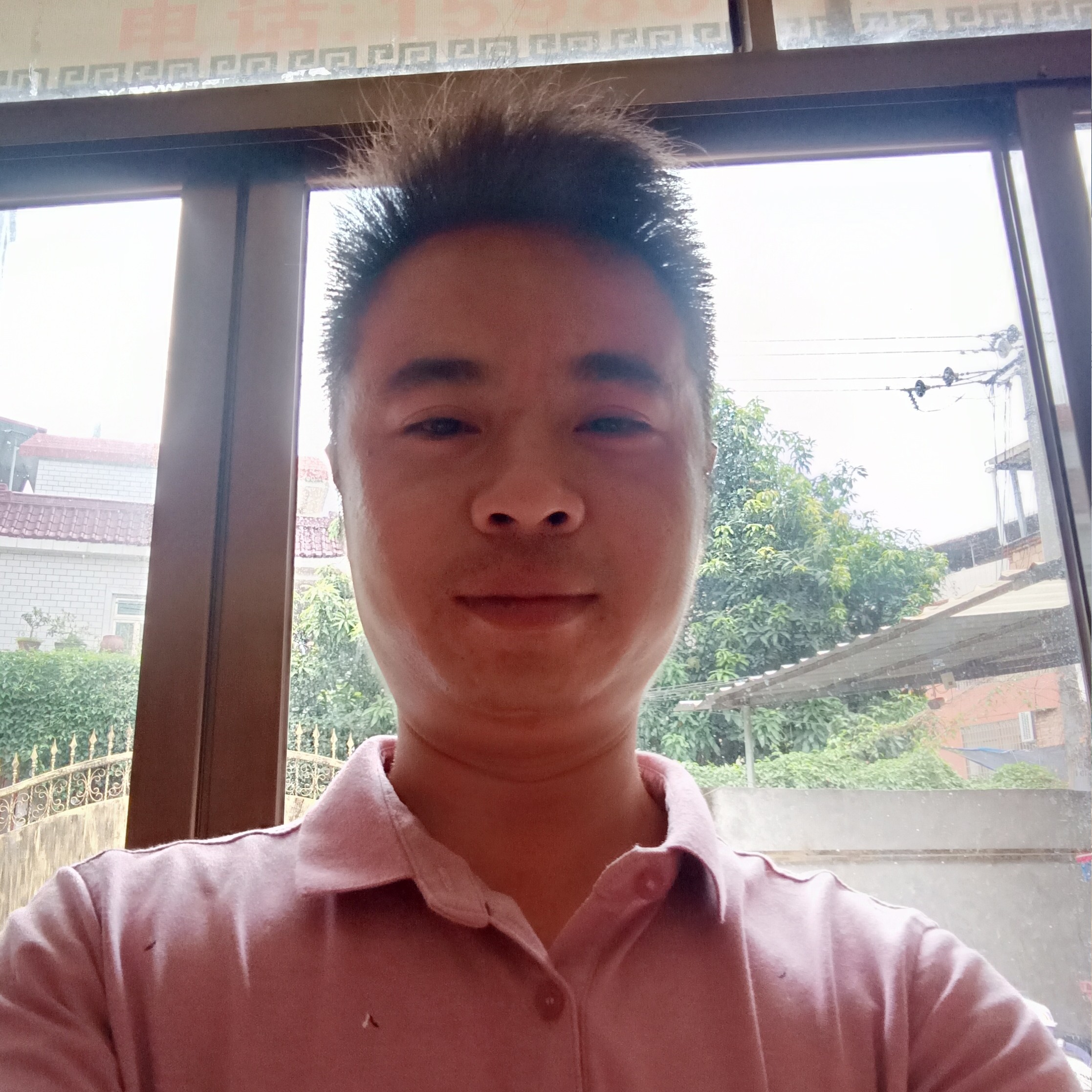 受伤漫步蓝天的照片
