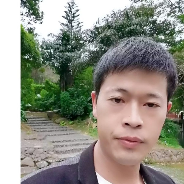 夜里孤独人的照片