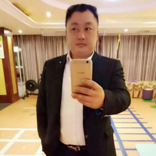 迈向顶峰的照片