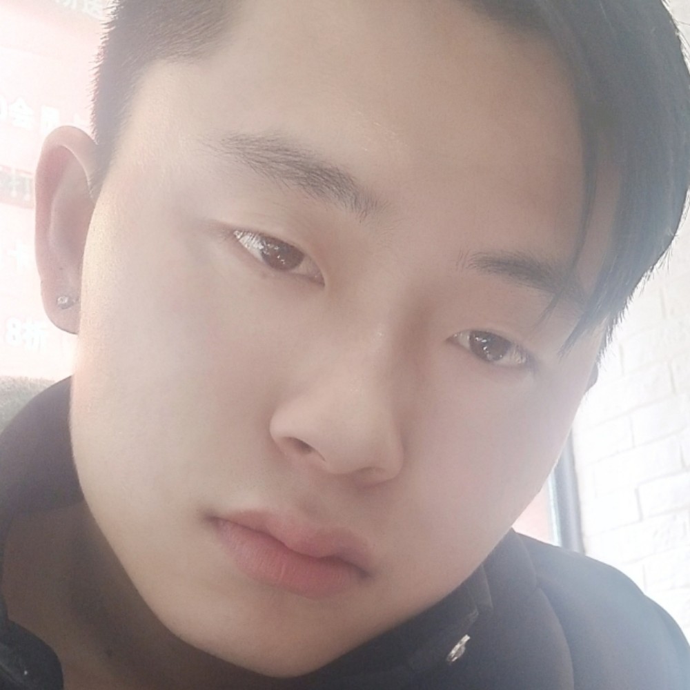 微笑等待樱桃的照片
