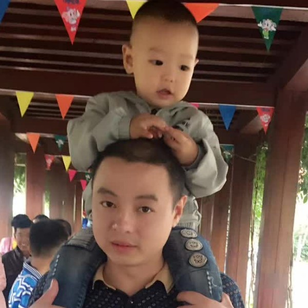 迷   侠的照片