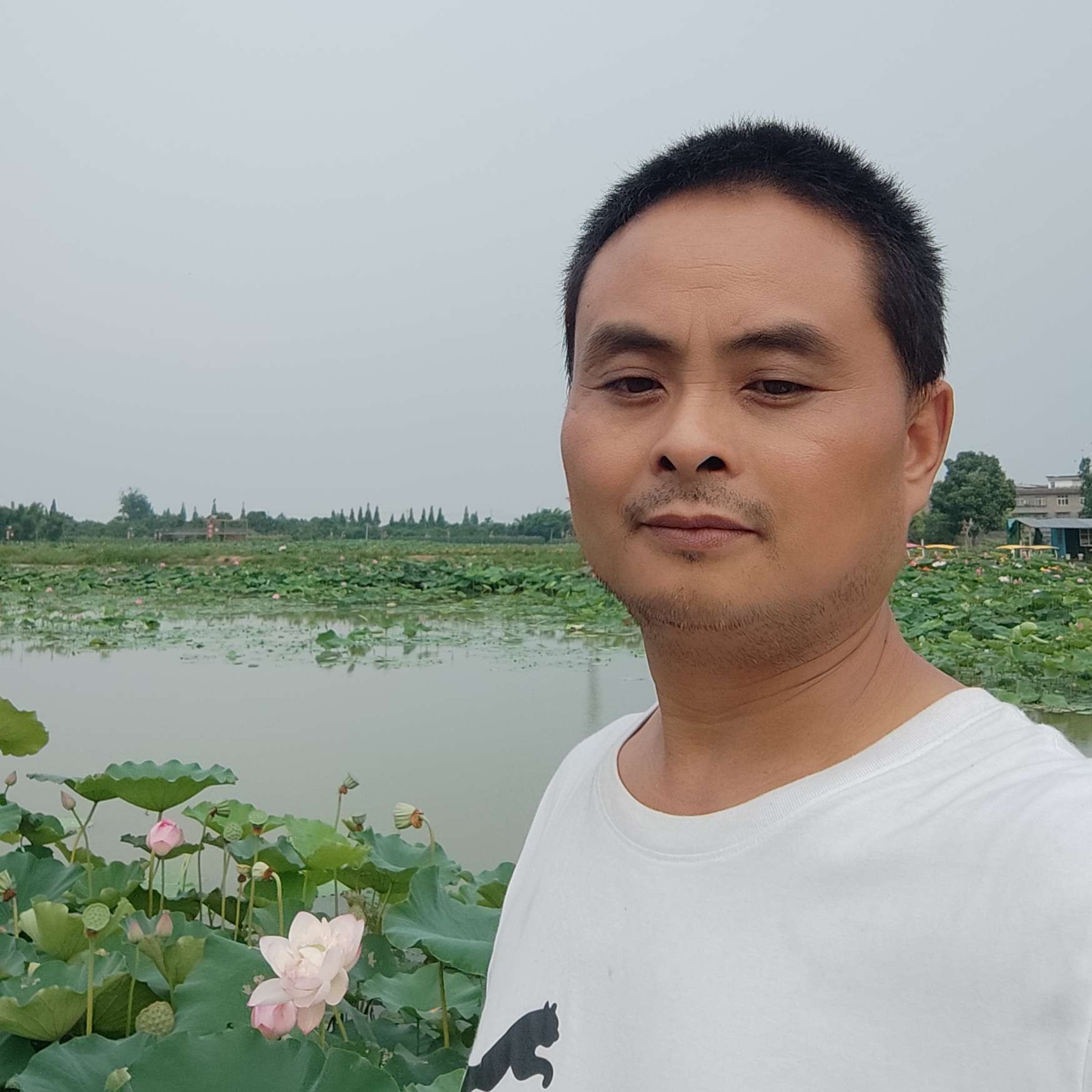 我们可以成一家人的照片