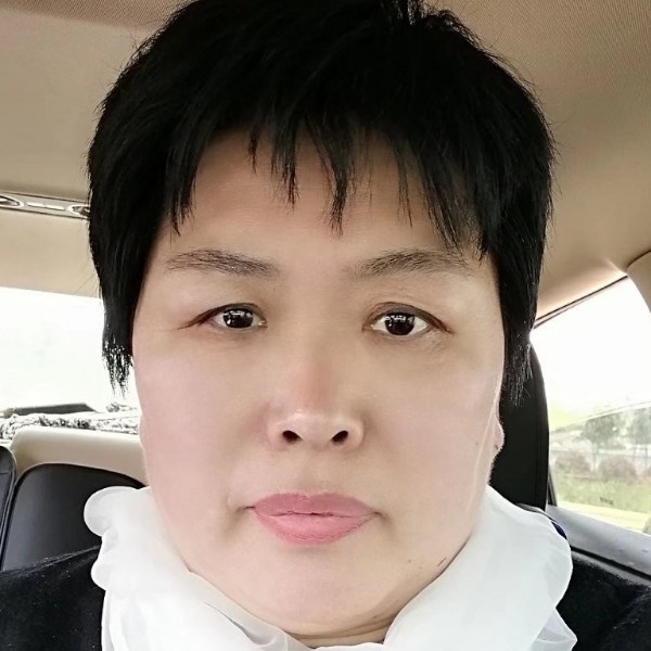 灵巧回首月光的照片