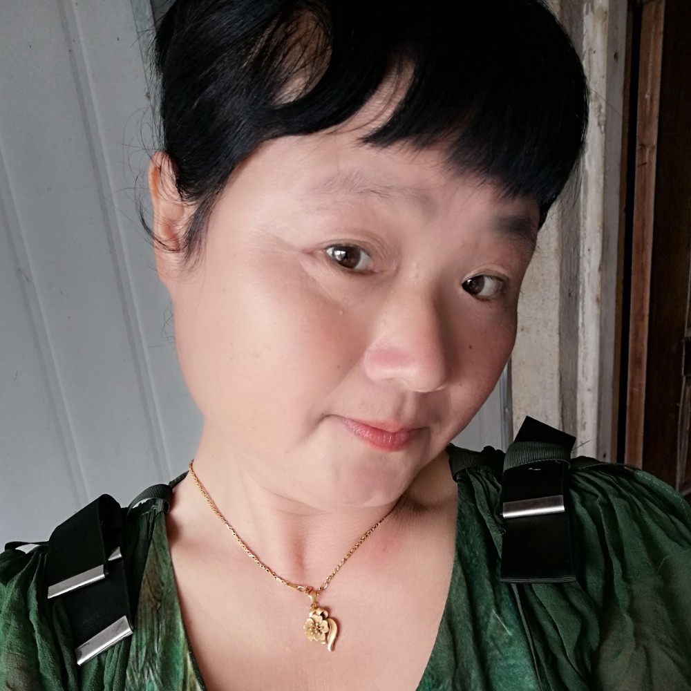 谦让拾忆百褶裙的照片