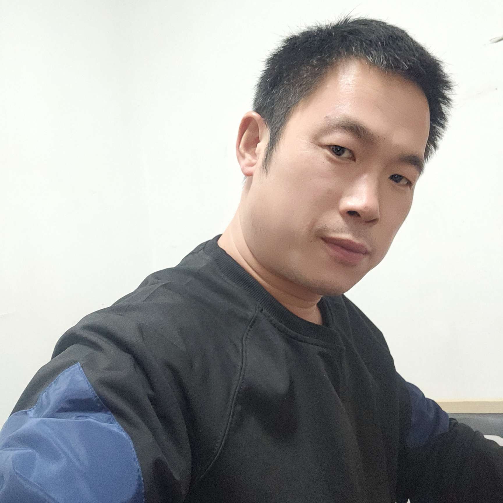 勤劳泪了店员的照片
