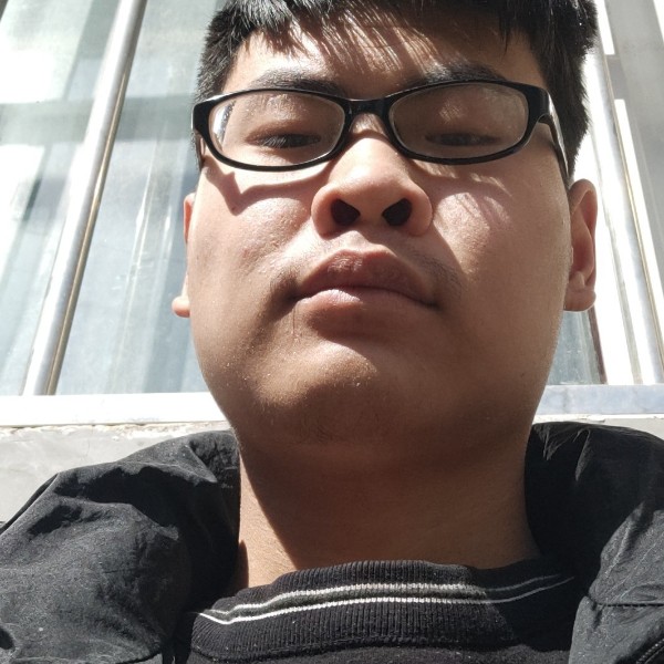迷离打电话的照片