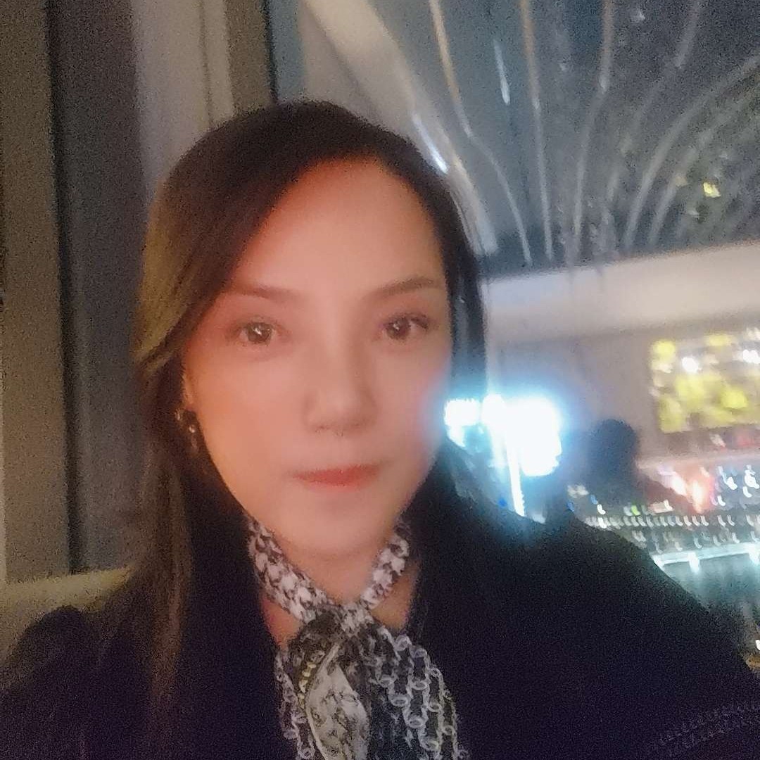 玉蝶翩翩的照片