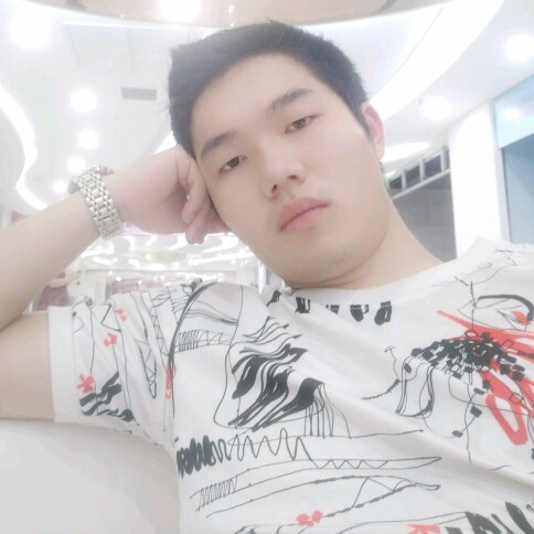 小蝴蝶凝眸兴奋的照片