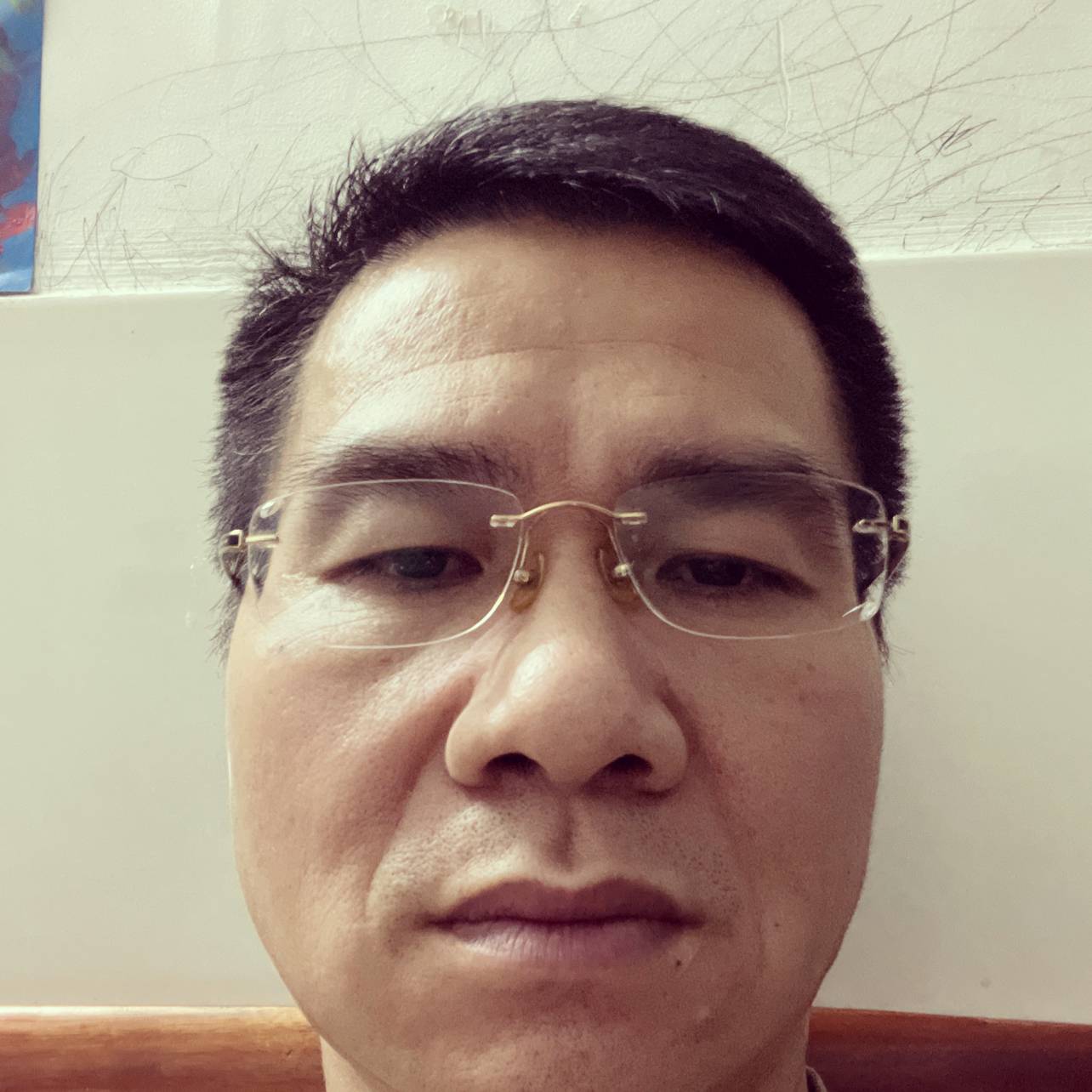活泼漫步微凉的照片