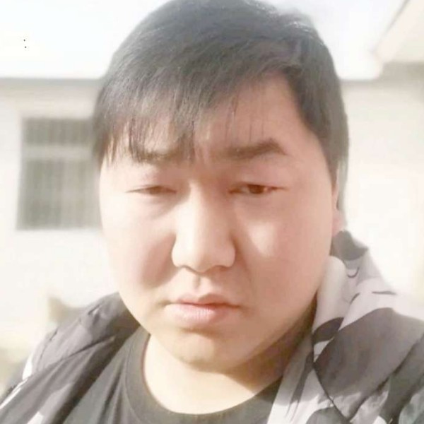 黑色的夜空的照片