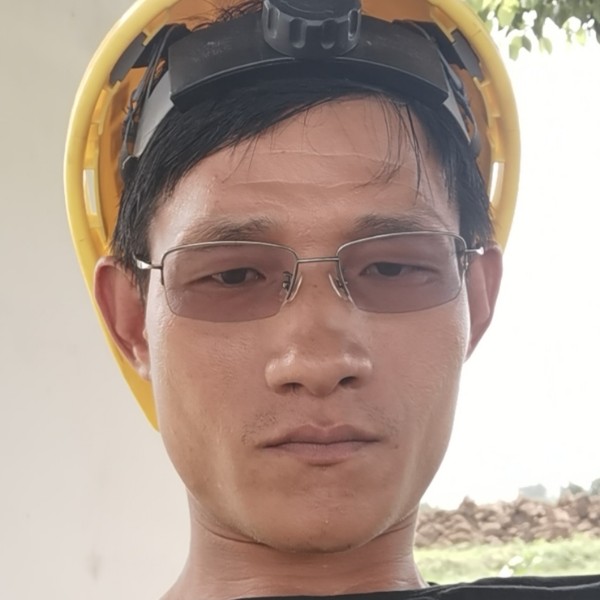 典雅蹁跹裙子的照片
