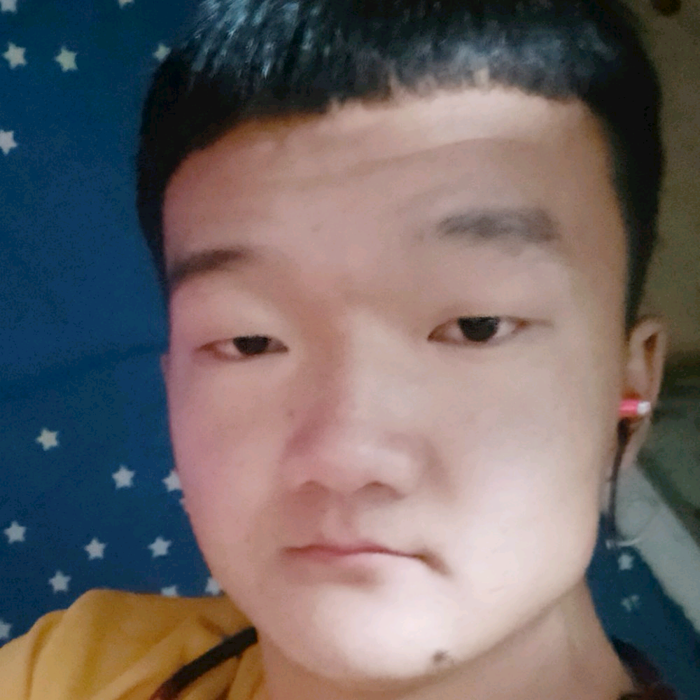 内向吃醋蓝莓的照片