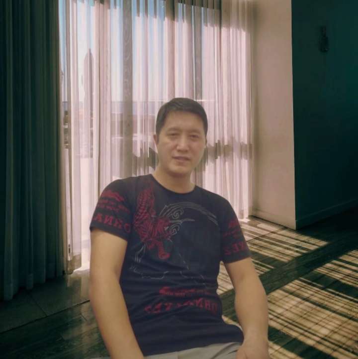 瘦瘦和火车的照片