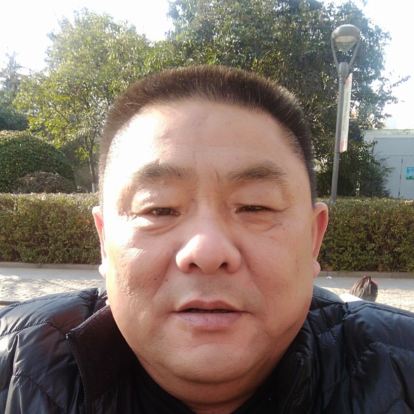 努力工作，的照片