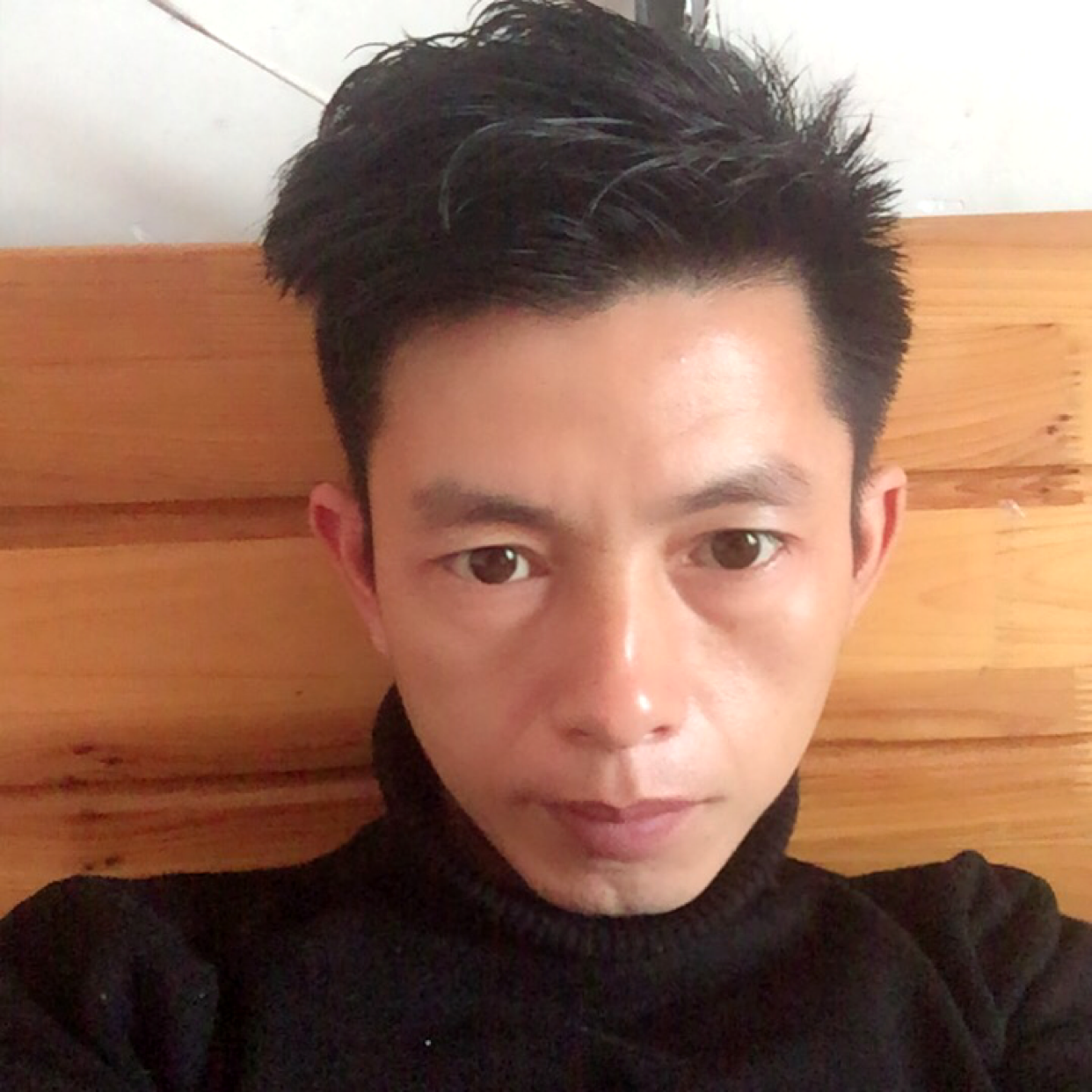 期待深拥明理的照片