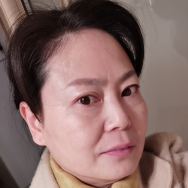 冬耀和端庄的照片