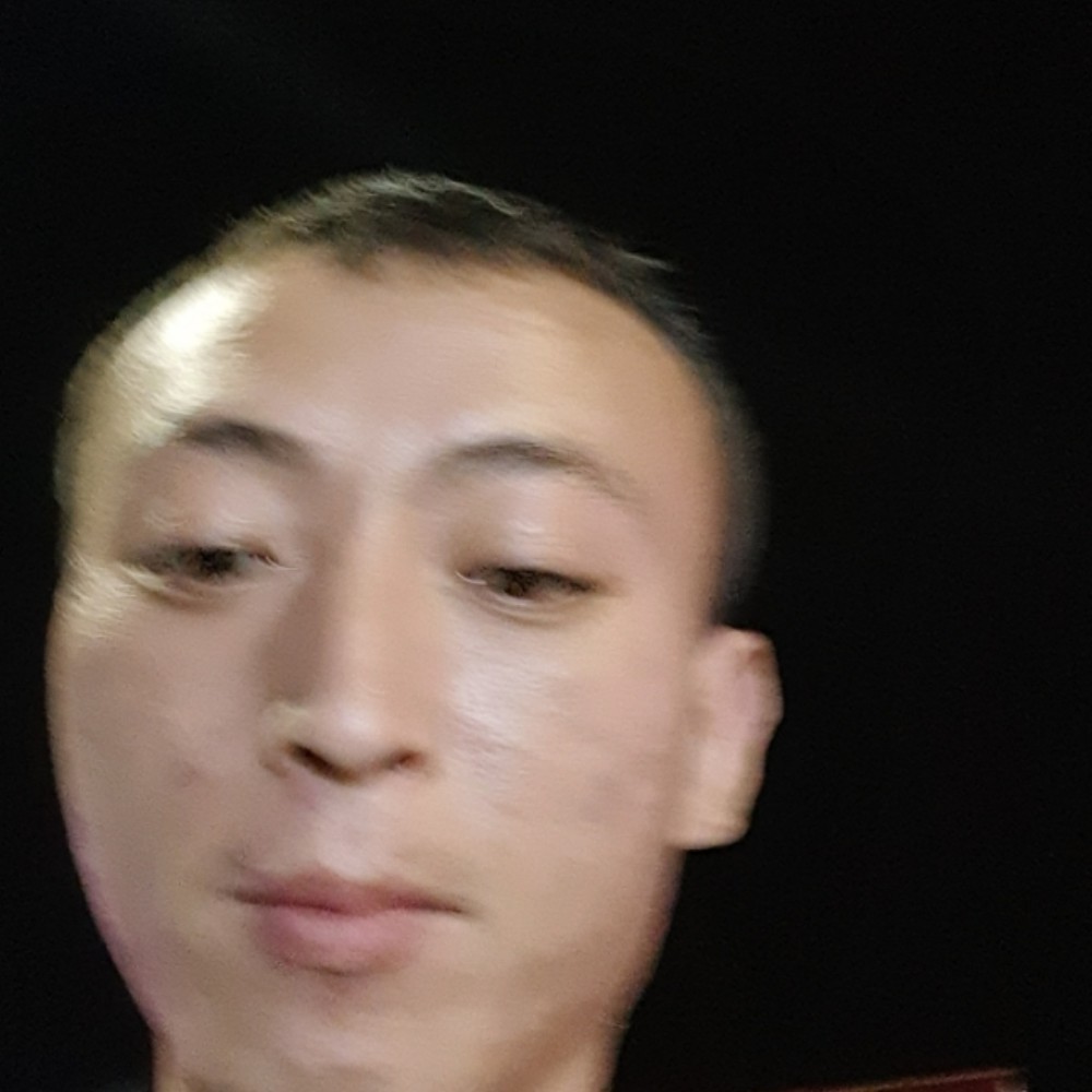 远处的灯塔的照片