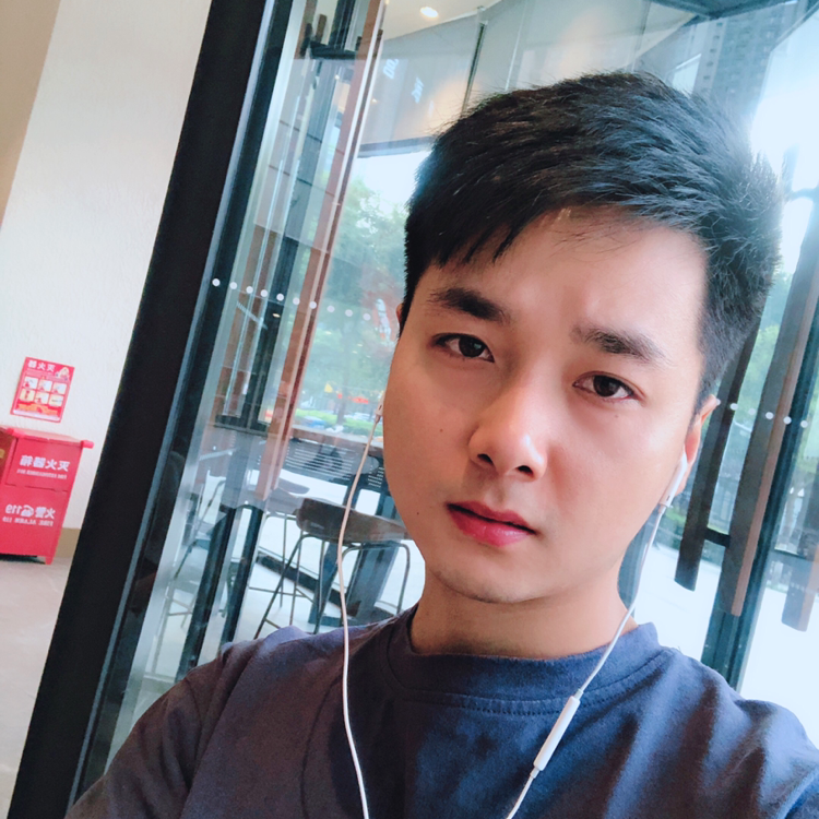 幸运的小6的照片