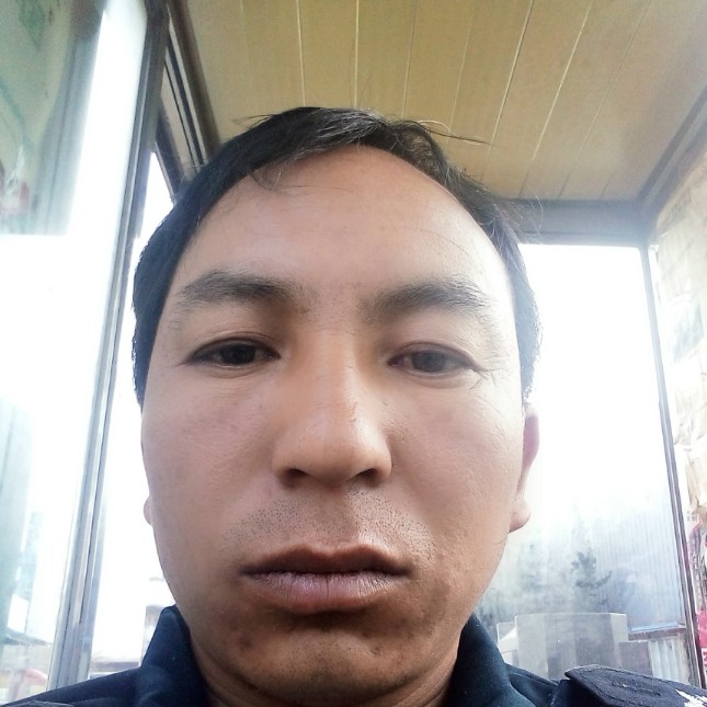 勤恳迎蜡烛的照片
