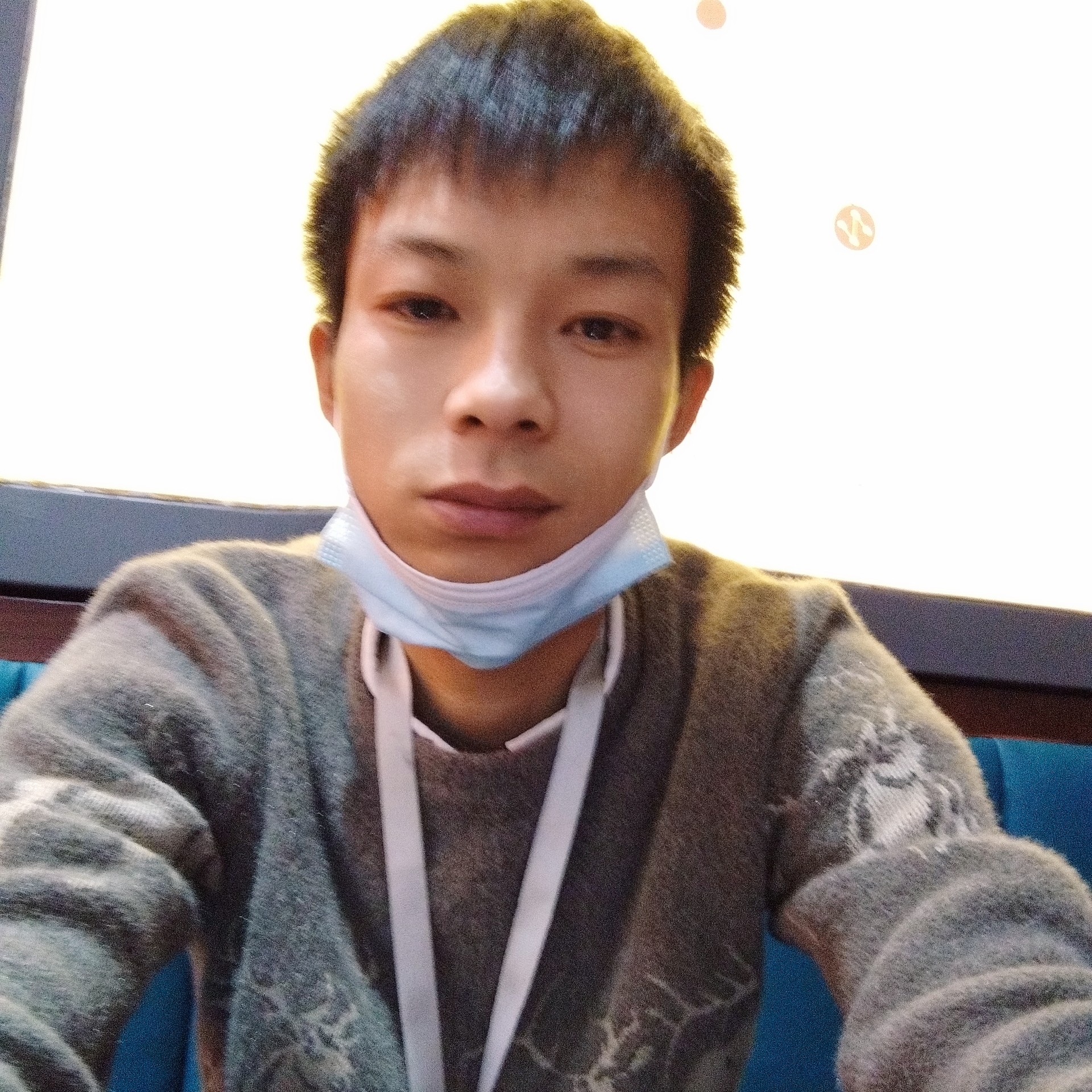 勤恳苦恋飞机的照片