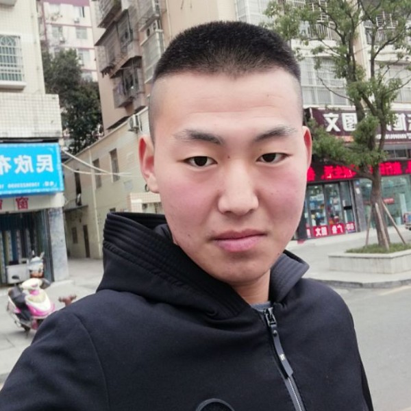 张育的照片