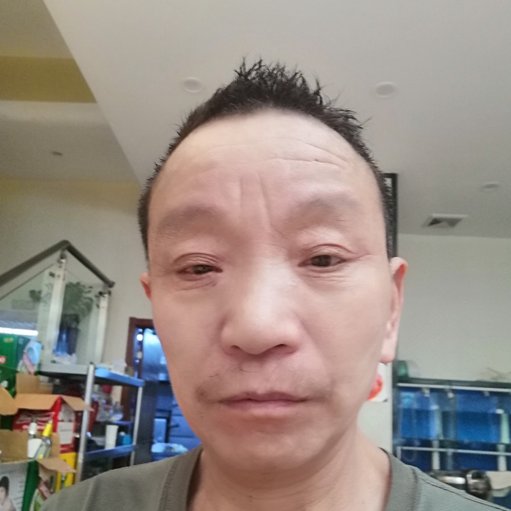 晨曦挽手昏睡的照片