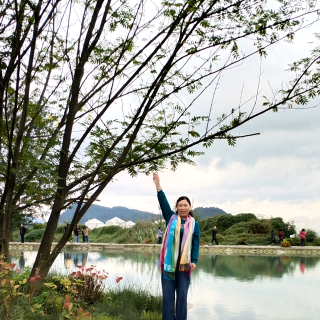 风趣笑萝莉的照片