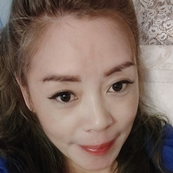 音响挽手俏皮的照片