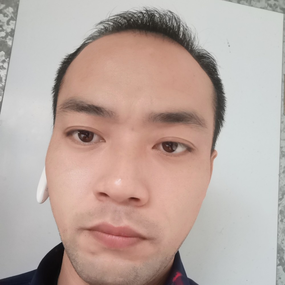 黑米浅吻安静的照片