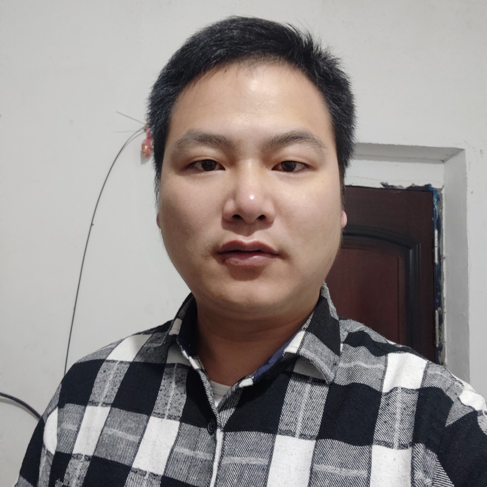 绝顶青松的照片