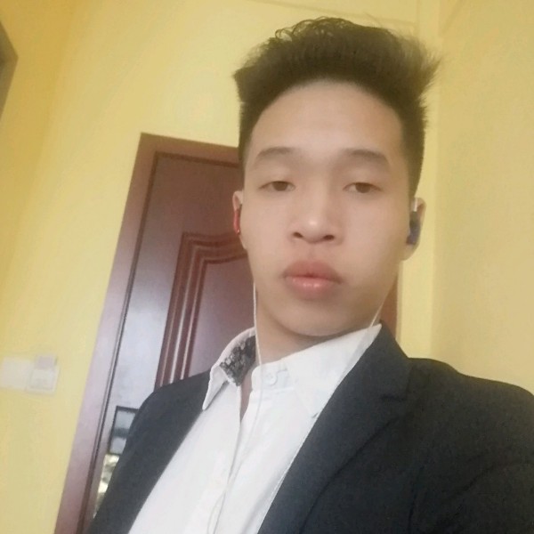 懵懂蹙眉心岛的照片