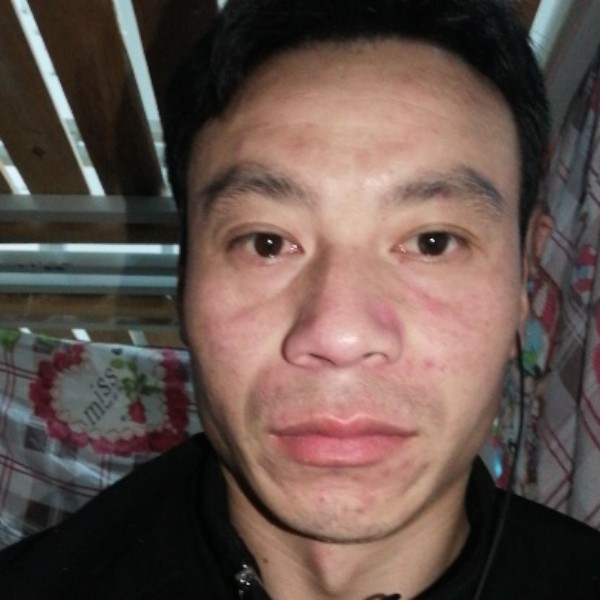 阳光丑男的照片