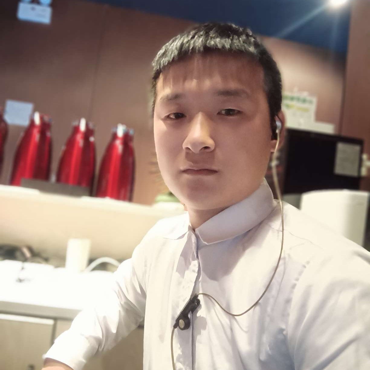 胡萝卜拿漠然的照片