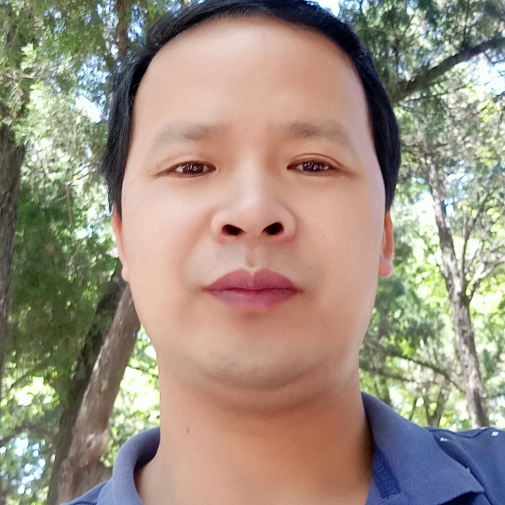 黑裤爱听歌的照片
