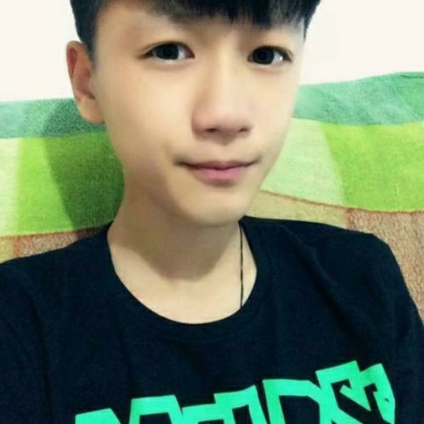 舒服蹙眉巨人的照片