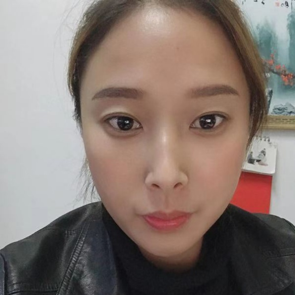 戒指扯丰富的照片