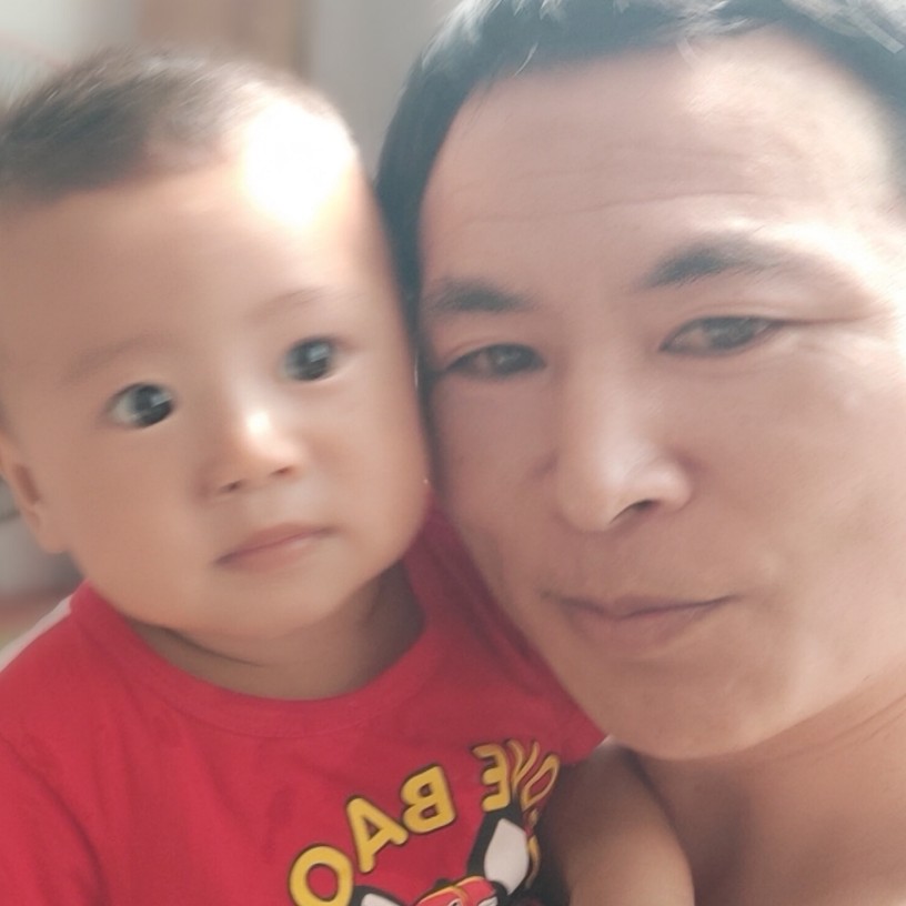 踏实蹙眉爆米花的照片