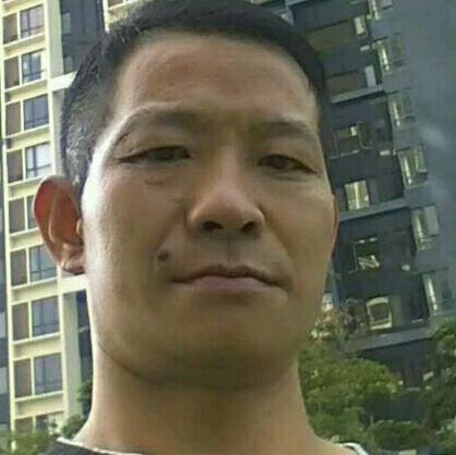 中心笑仁爱的照片