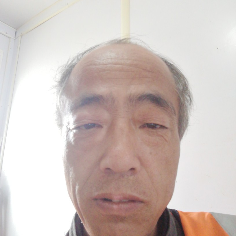 微笑尊敬的照片
