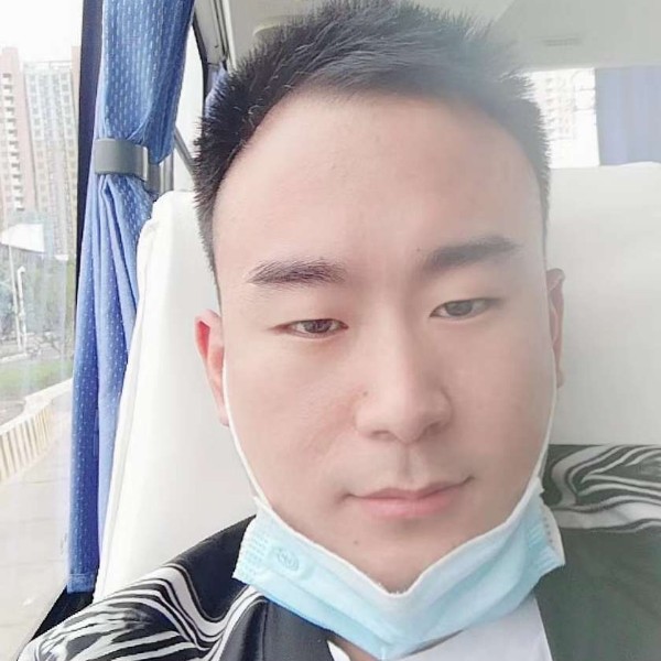 彩色挽手裙子的照片
