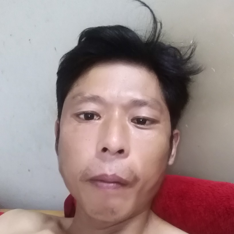 少女漫步勤劳的照片