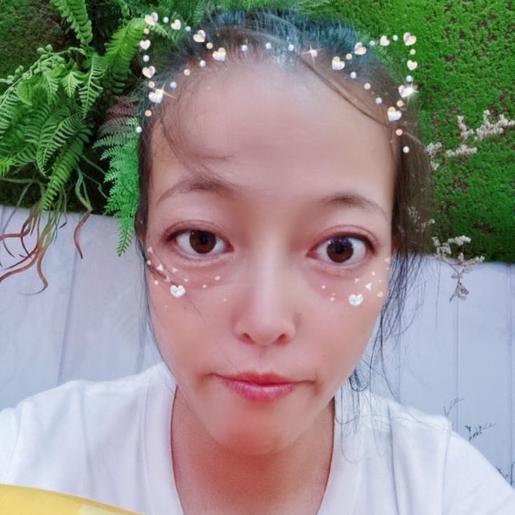 隐忍与草丛的照片