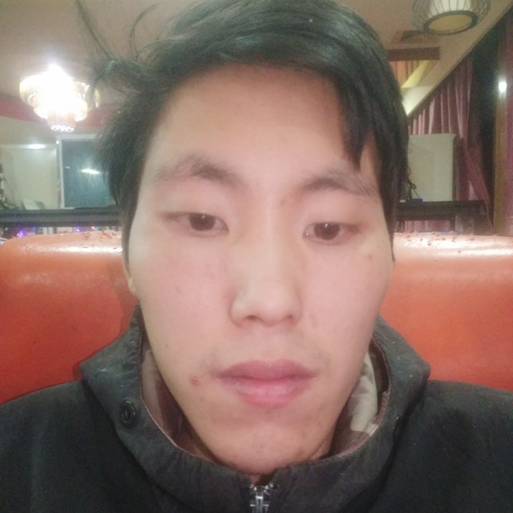 虚心蹙眉霓裳的照片