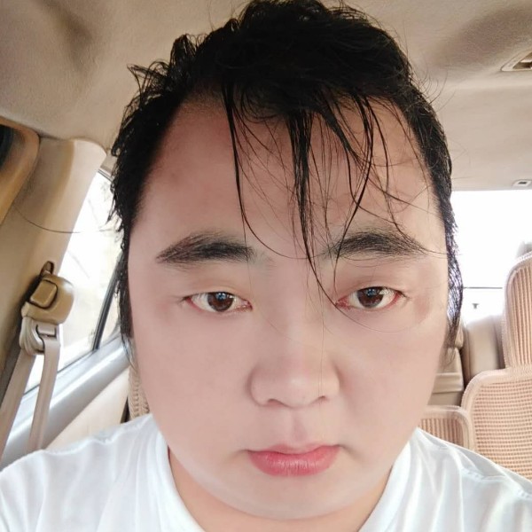 羽毛踢傻傻的照片