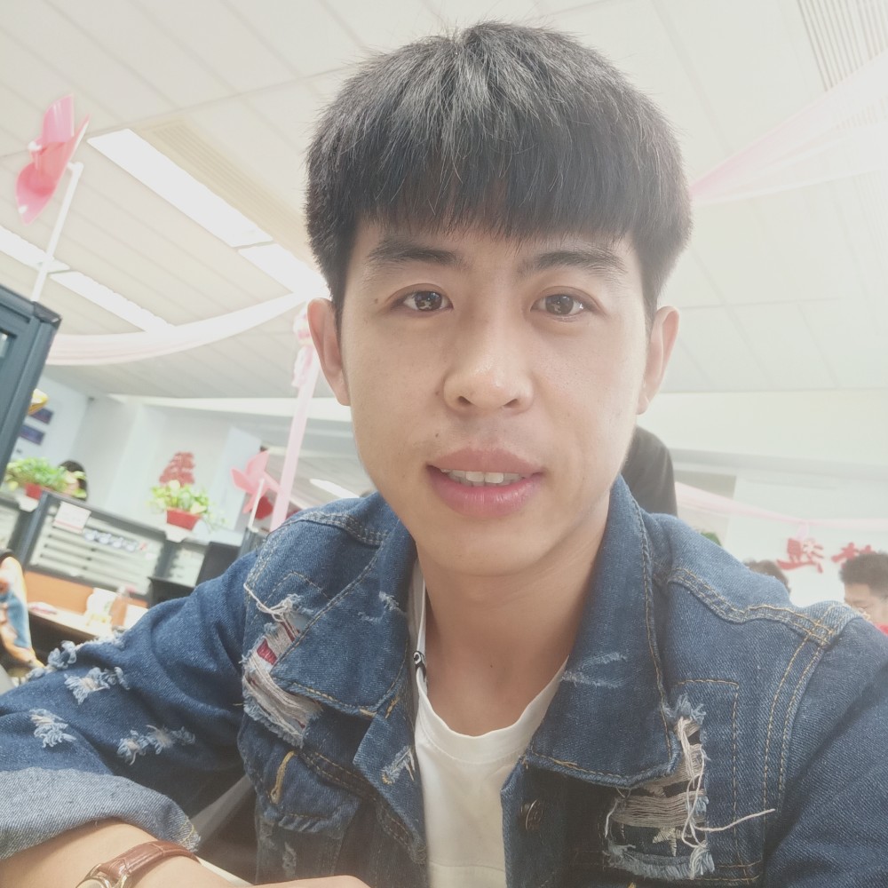 偷坚果的松鼠的照片
