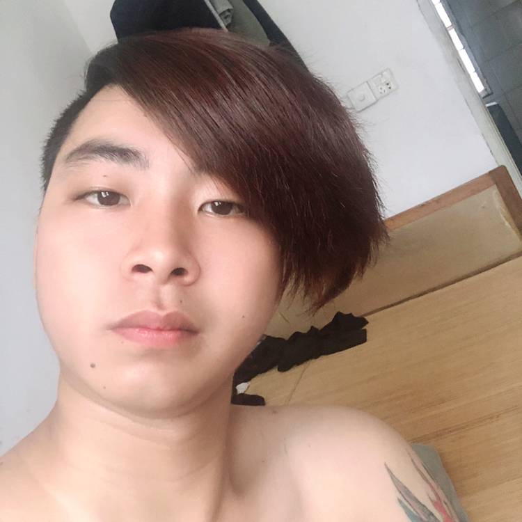 漂亮放弃秀发的照片