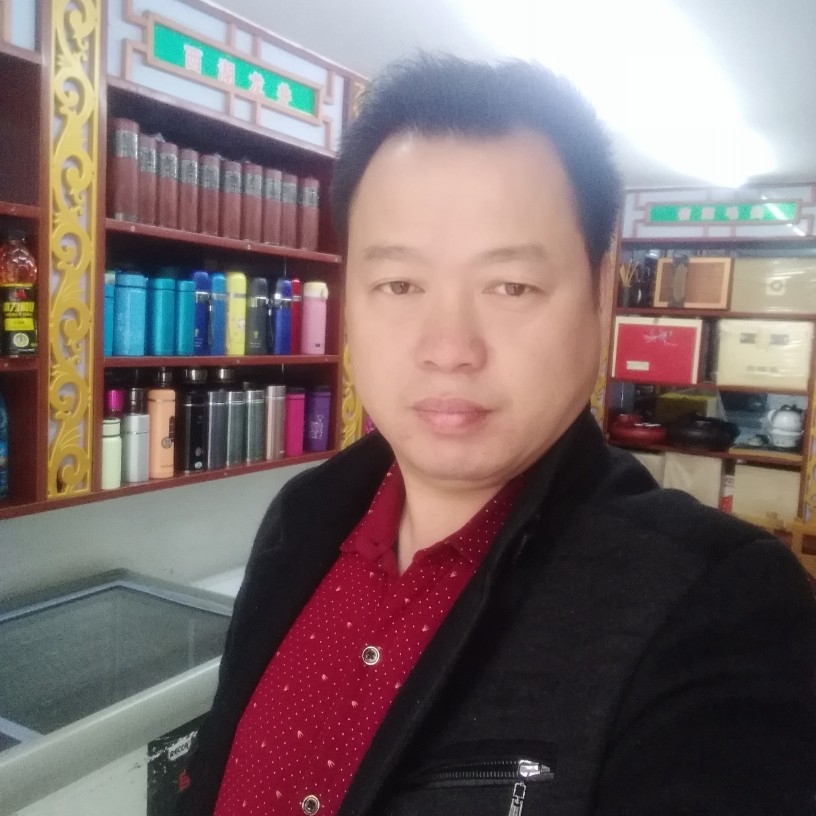 无辜深拥菠萝的照片